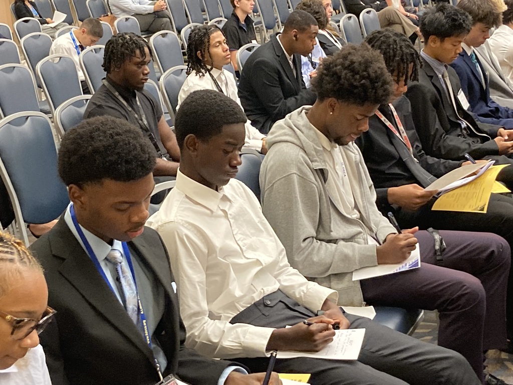 DECA  rocked IL FLC @ Rosemont! 🎉 Students were able to engage in 8 pro sessions on careers+marketing 💼