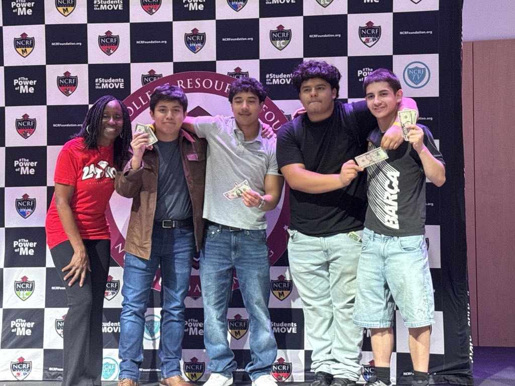 English: Rich Township students and an adult pose together in front of a National College Resources Foundation backdrop at the Chicago Latino College Expo, with several students holding cash awards. Español: Estudiantes de Rich Township y una adulta posan juntos frente a un fondo de la National College Resources Foundation durante la Chicago Latino College Expo; varios estudiantes sostienen premios en efectivo.