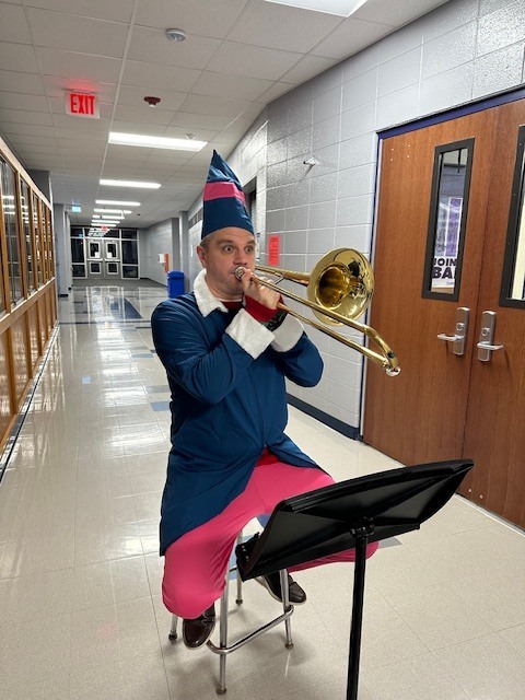 Who knew Knightly the Elf is so talented!