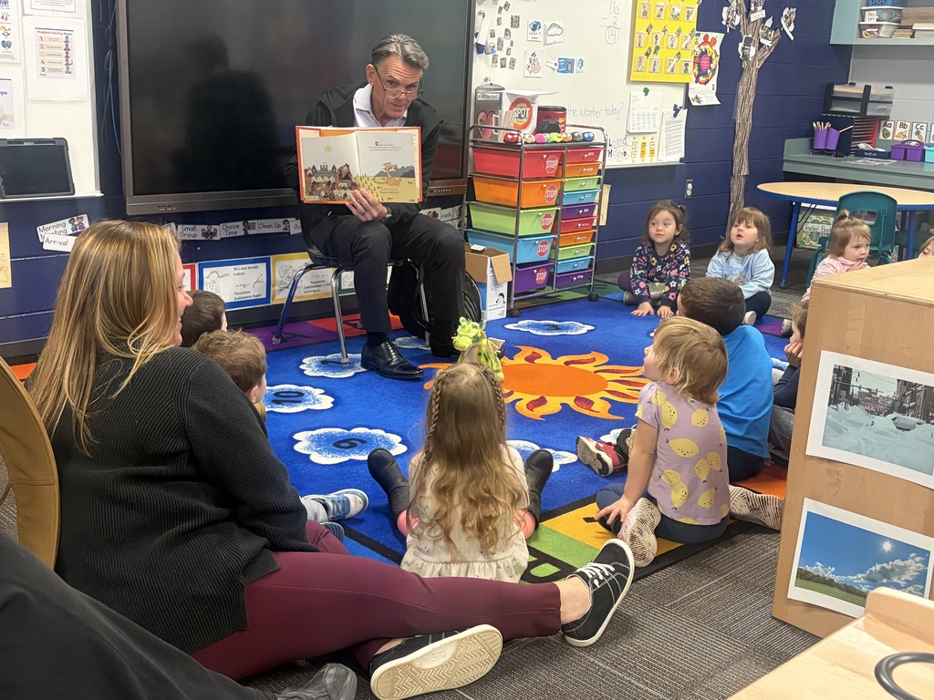 County Executive Hackel reading to Head Start students. 