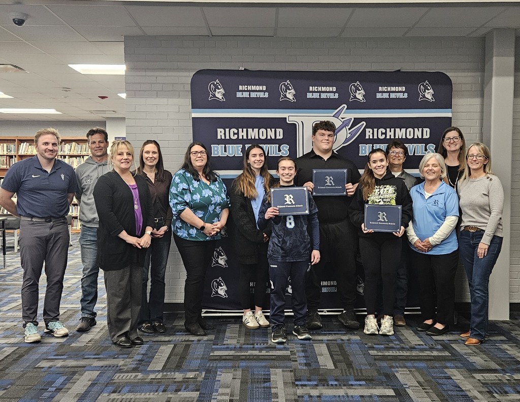 2026 Powerlifting State Champions with Board Photo