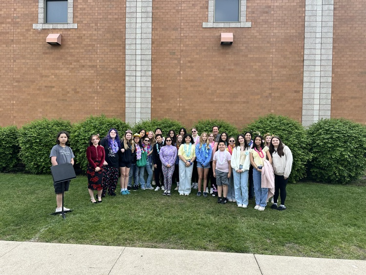 Harnew Alumni in the band and choir