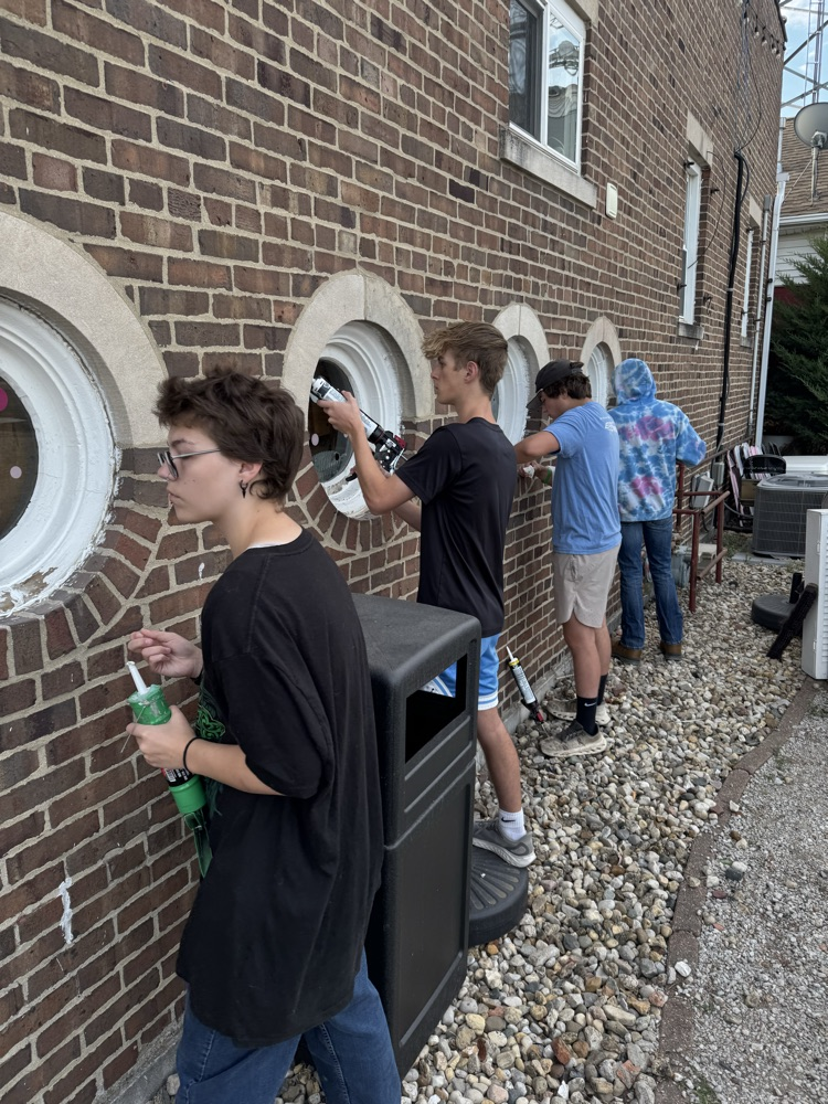 Caulking windows