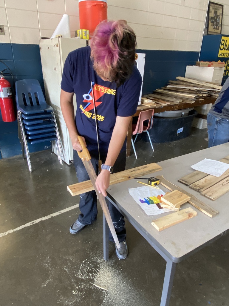 Building Pallet Pumpkins in Ag Mechanics