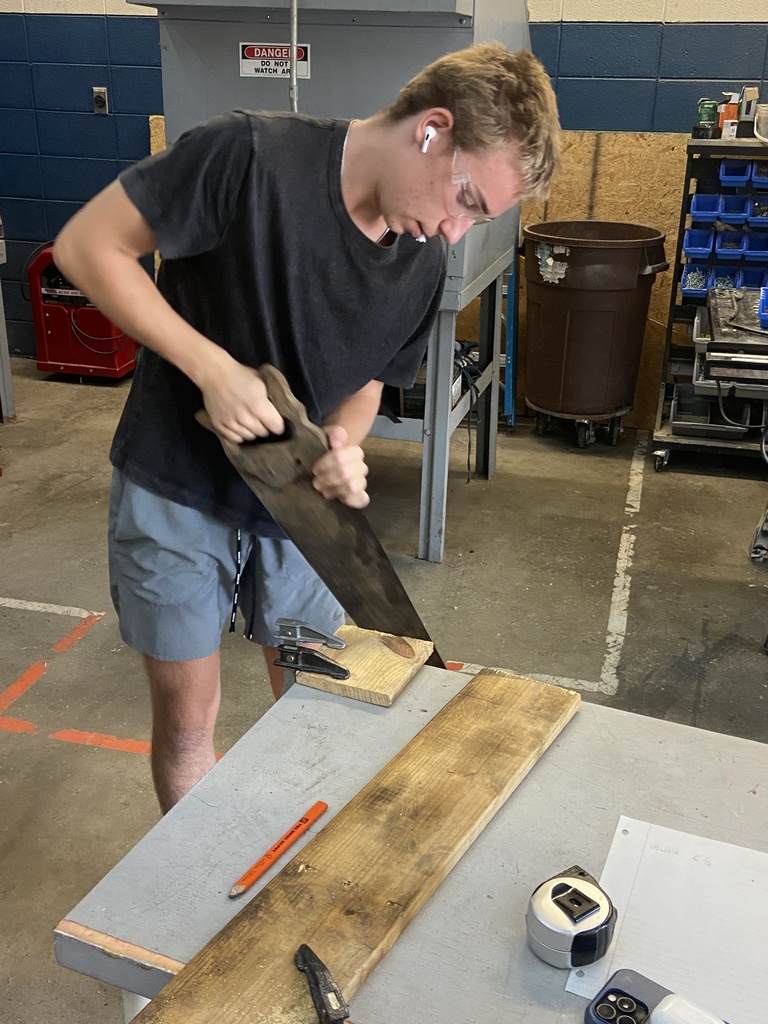 Building Pallet Pumpkins in Ag Mechanics