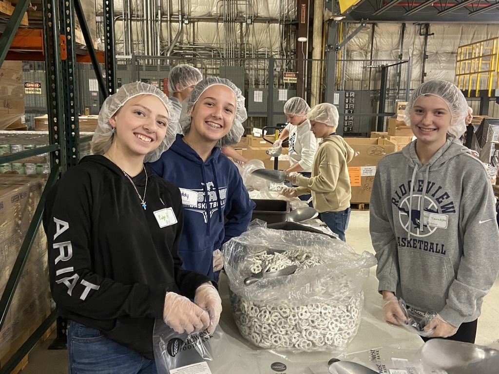 FFA students at the food bank