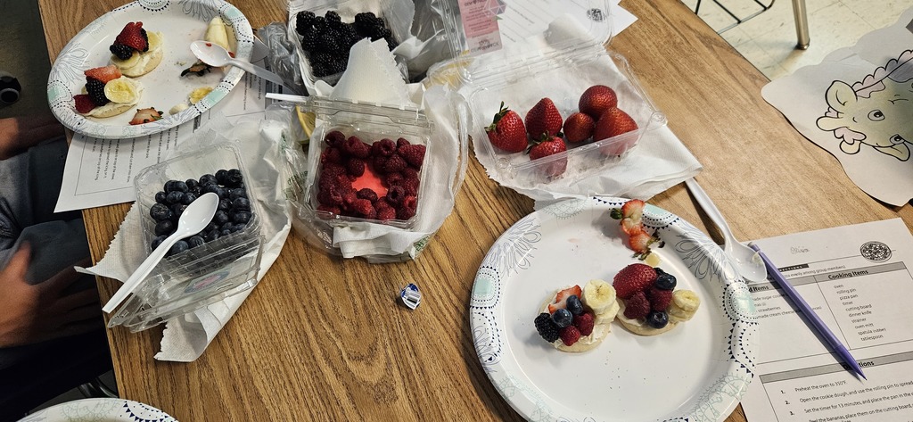 Completed fruit pizza.
