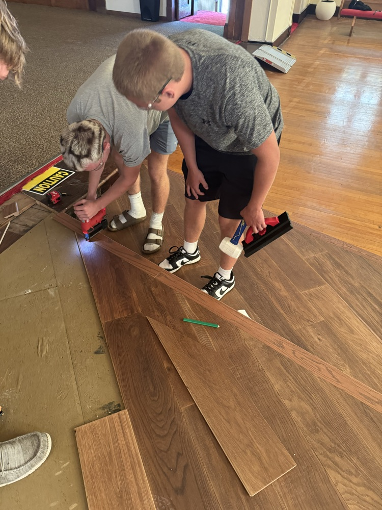 Laying the engineered hardwood flooring