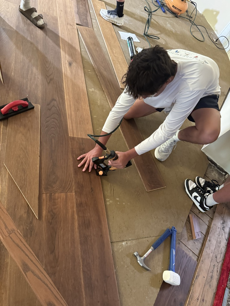 Laying the engineered hardwood flooring