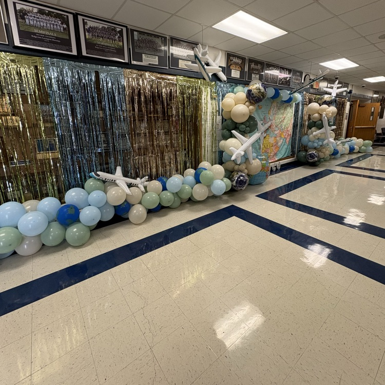 HOMECOMING HALLWAY DECORATING