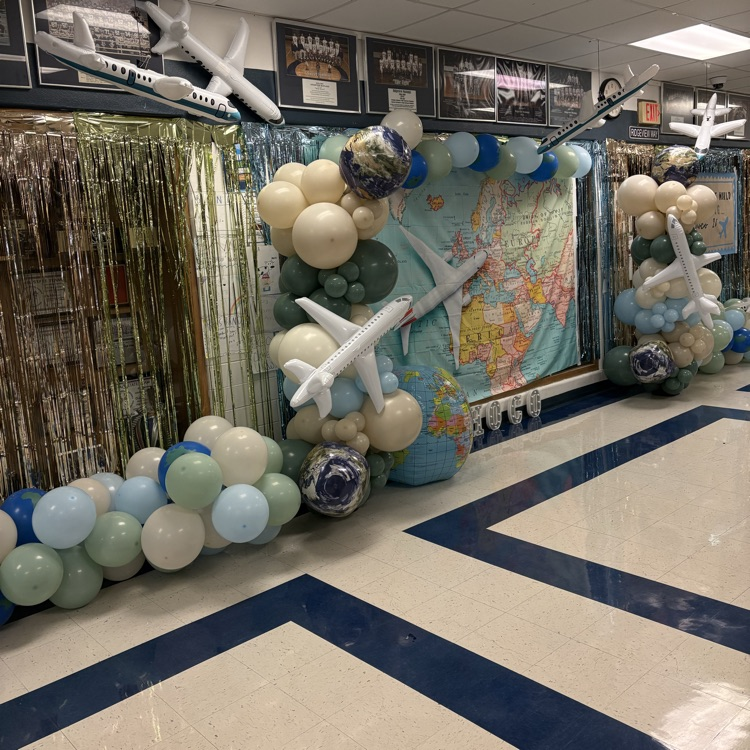HOMECOMING HALLWAY DECORATING