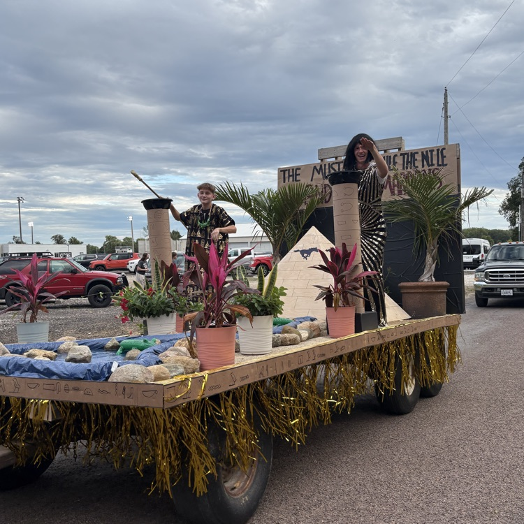 sophomore float 