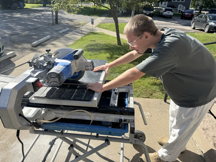 cutting tile on wet saw