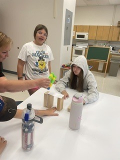 Eagle U students enjoyed the day with academics, recess, a craft, and freezer pops. Students are working hard and having fun!