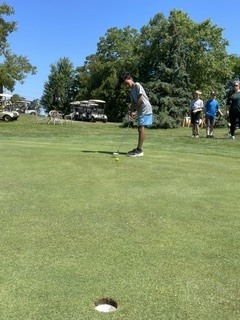 ⛳ Eagle U Hits the Green! The Eagle U crew crushed their golf practice session! Everyone spent time mastering their short game with some serious chipping practice. The Highlight of the Day: Ted sank an unbelievable hole-in-one straight from the chipping area!