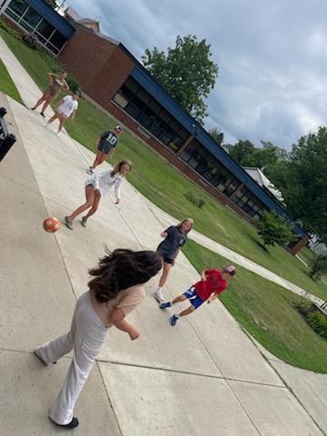 ☀️ Recess Rules at Eagle U! The school year might be over, but recess isn't! Eagle U students still get their daily dose of freedom every single day. Why it is the best time of day: 🧠 Brain Breaks: A perfect pause from academic work. 🏃 Energy Bursts: Time to run wild and burn off steam. 🤝 Friendship Goals: Maximum fun hanging out with buddies.