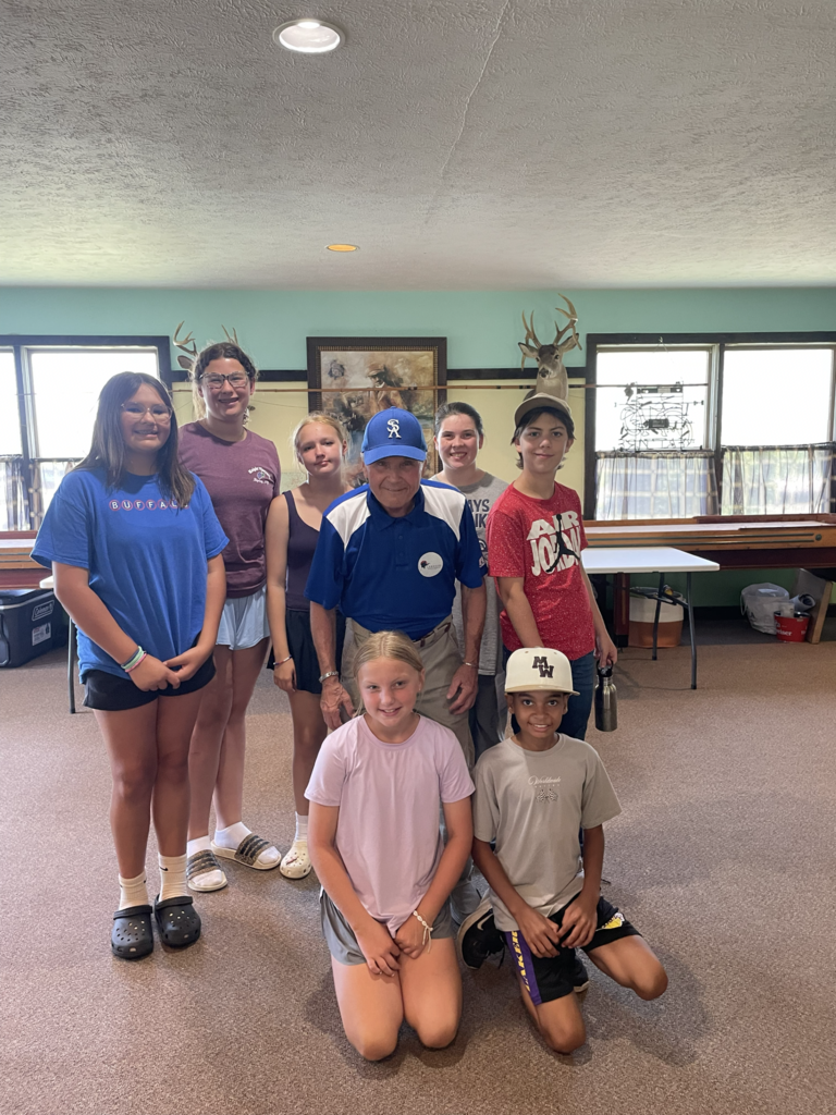 group picture of golfers at the clubhouse