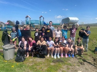 5th Grade Better World Day - Cleaning up the town park