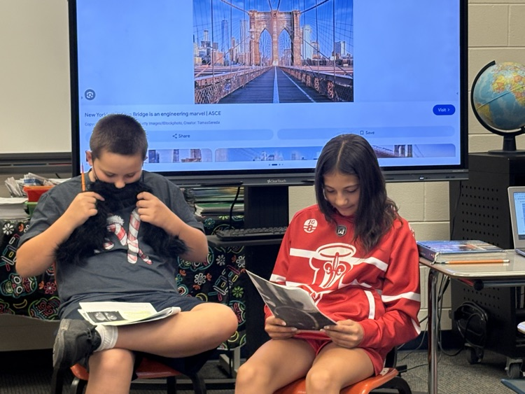 6th grade students reading a play.