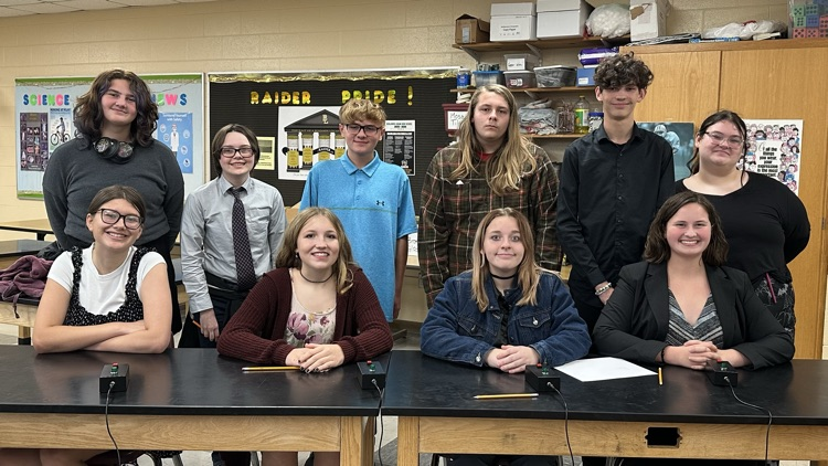 group picture of quiz bowl team
