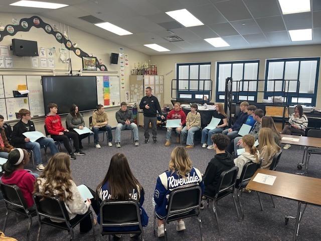 Hardin County Youth Leaders networking and working together on student leadership activities 