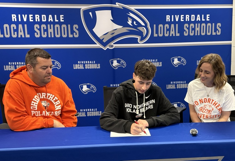 Nathan Alge and family at signing 