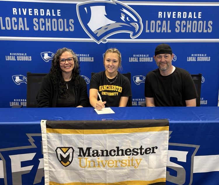 Lillian signing with parents 