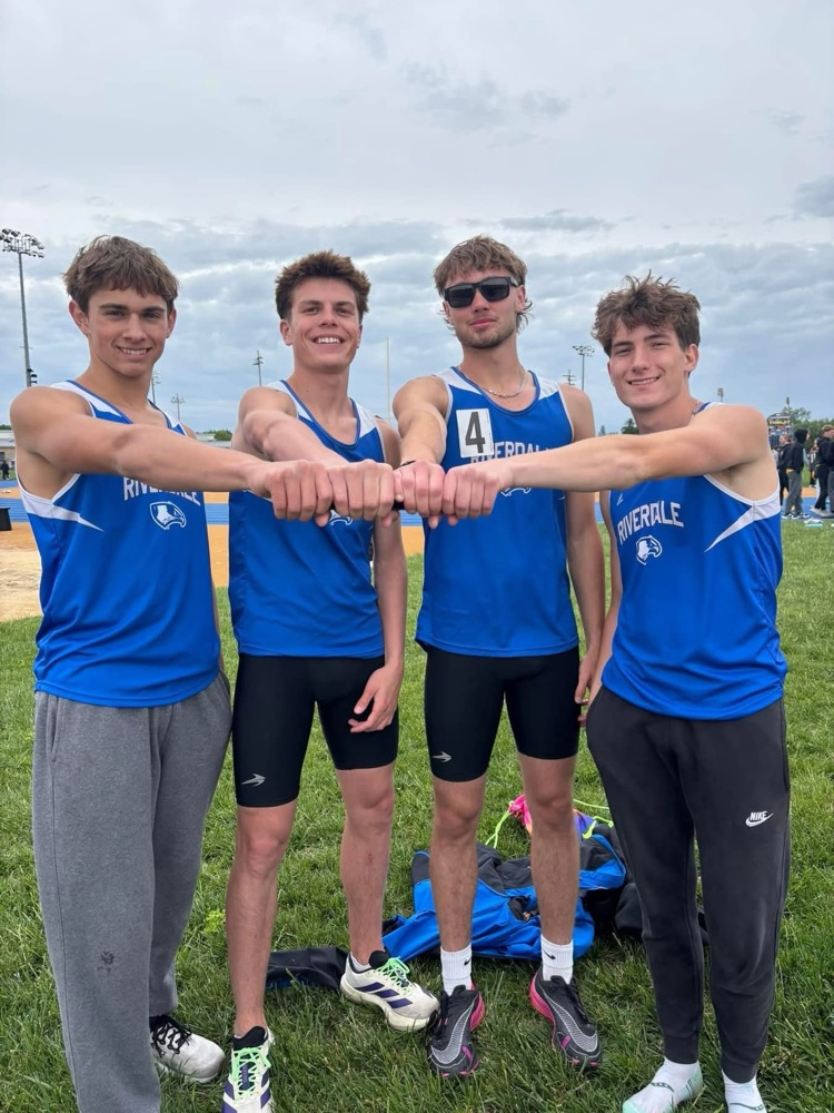 relay team advancing