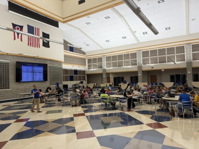 Presenter speaking to 6th grade orientation participates