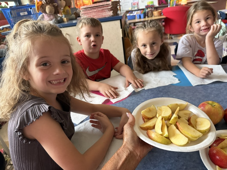 kids with apples