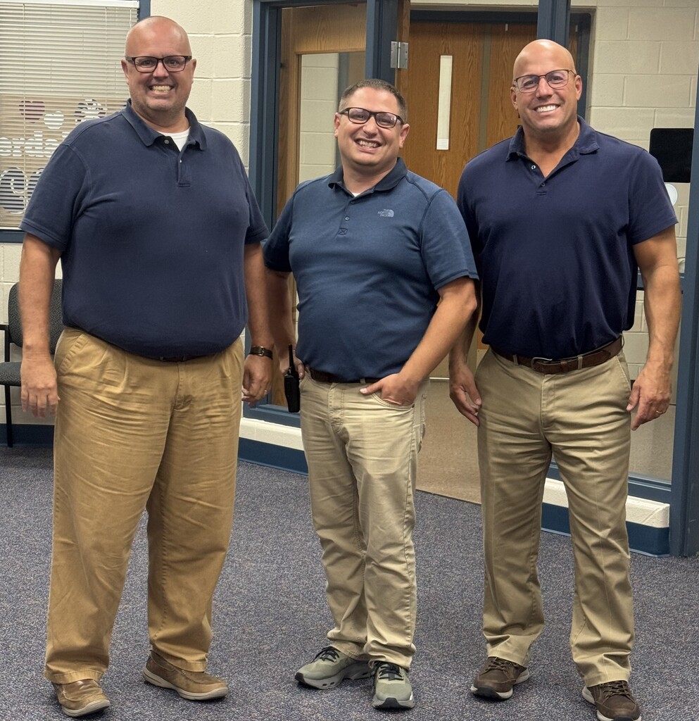 Staff matching outfits... Incidentally???