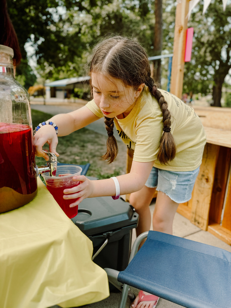 pouring lemonade