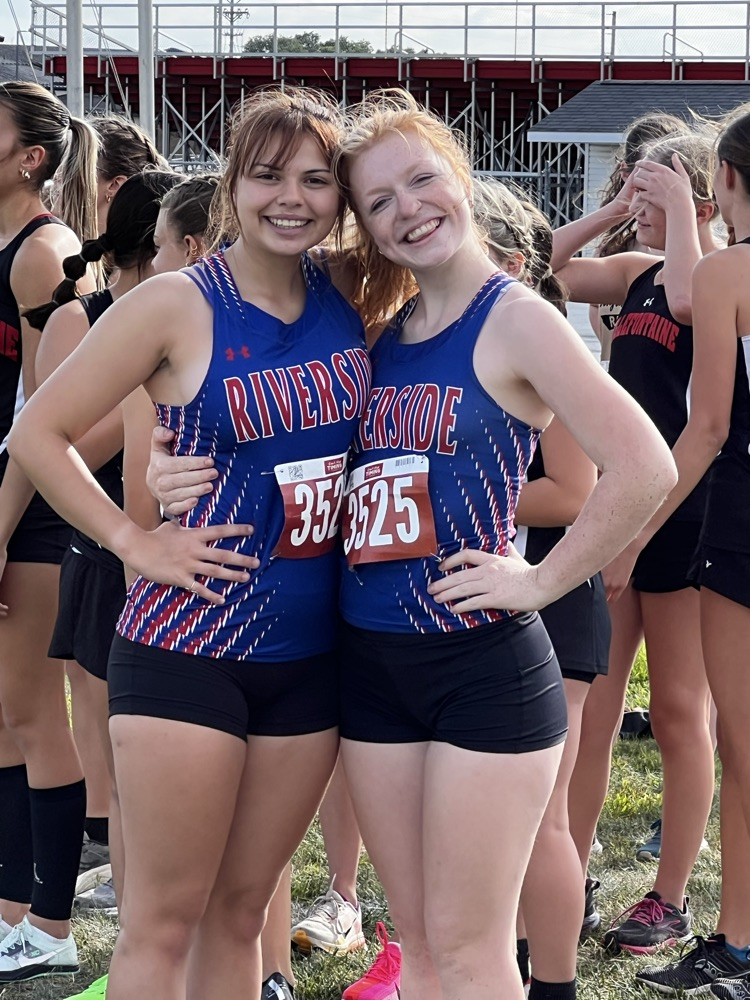 Krissy and Maggie at the start of the race