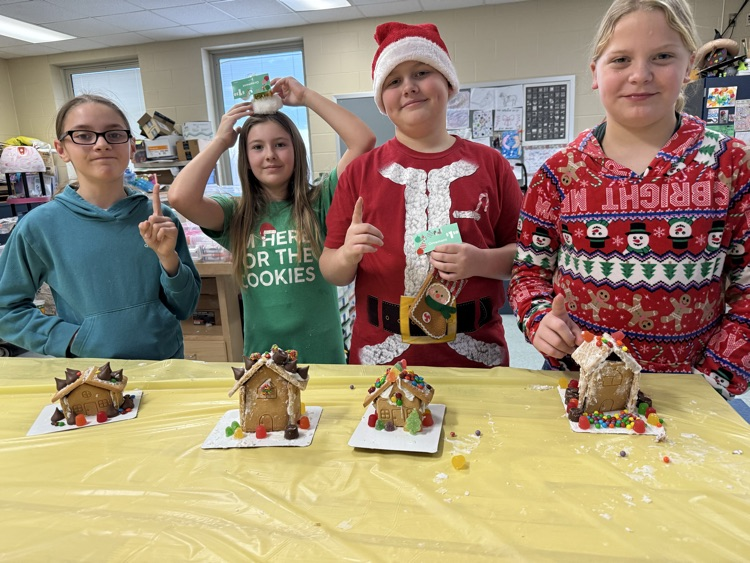 Miss Steinke and Mrs. McDaniel joined their 5th grade art and PE classes together for a festive teamwork activity. Congratulations to Charlie, Kenzie, Gracey, and Raegan for winning the contest with their gingerbread village!