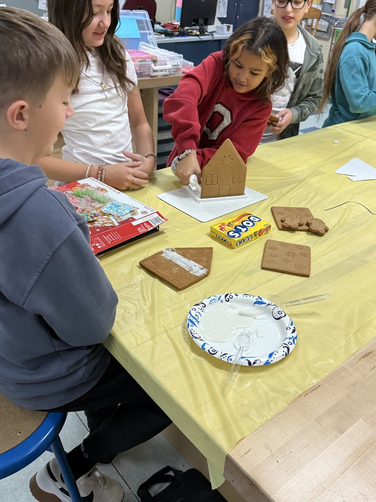 Miss Steinke and Mrs. McDaniel joined their 5th grade art and PE classes together for a festive teamwork activity. Congratulations to Charlie, Kenzie, Gracey, and Raegan for winning the contest with their gingerbread village!