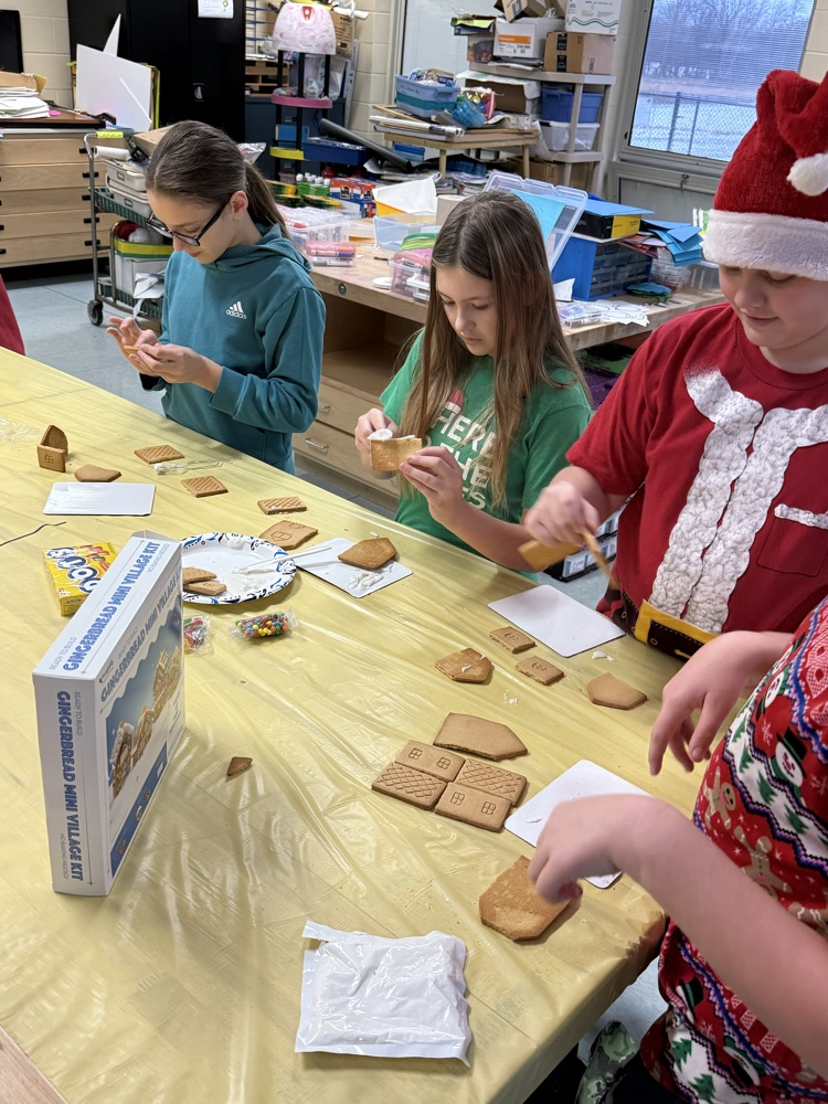 Miss Steinke and Mrs. McDaniel joined their 5th grade art and PE classes together for a festive teamwork activity. Congratulations to Charlie, Kenzie, Gracey, and Raegan for winning the contest with their gingerbread village!