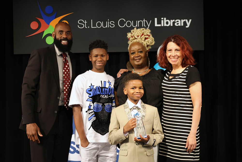 Da'Marion W receives Xander Award
