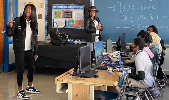 CMS scholars attending LINGO Coding course.