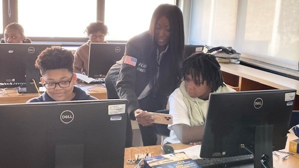 CMS scholars attending LINGO Coding course.