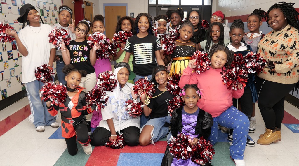 Highland ES cheer team.