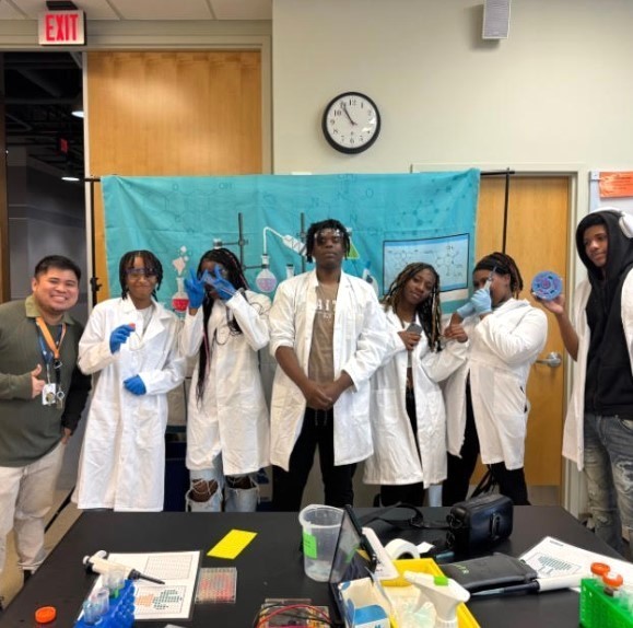 RGHS scholars at Danforth Labs for fieldtrip.