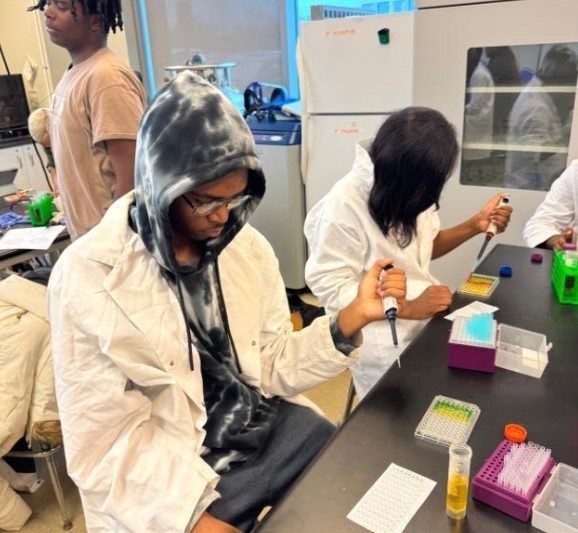 RGHS scholars at Danforth Labs for fieldtrip.