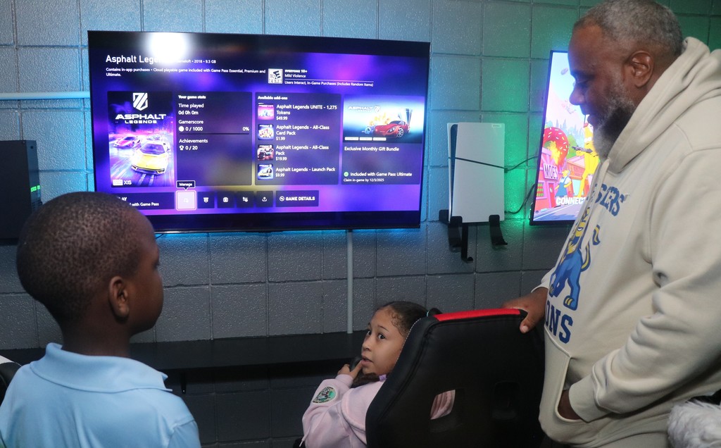 Dellwood Rec Center Gamers Paradise Ribbon Cutting. 