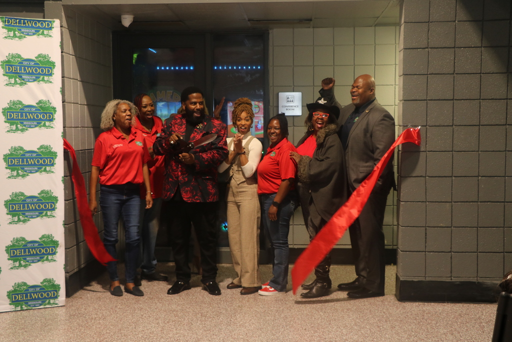 Dellwood Rec Center Gamers Paradise Ribbon Cutting. 
