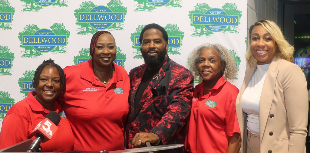 Dellwood Rec Center Gamers Paradise Ribbon Cutting. 