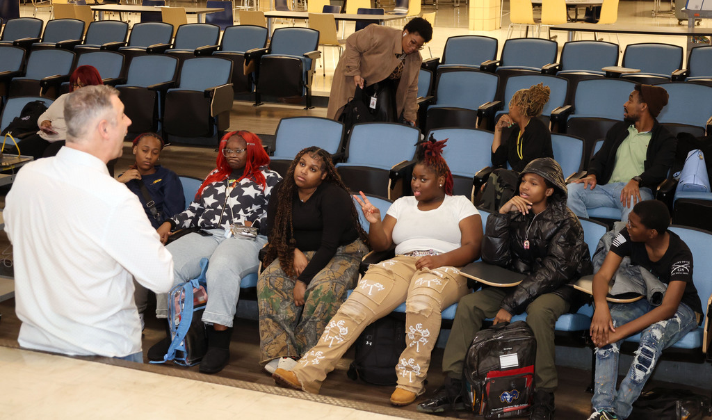 BJ Lange speaking to the attendees of his improv comedy workshop