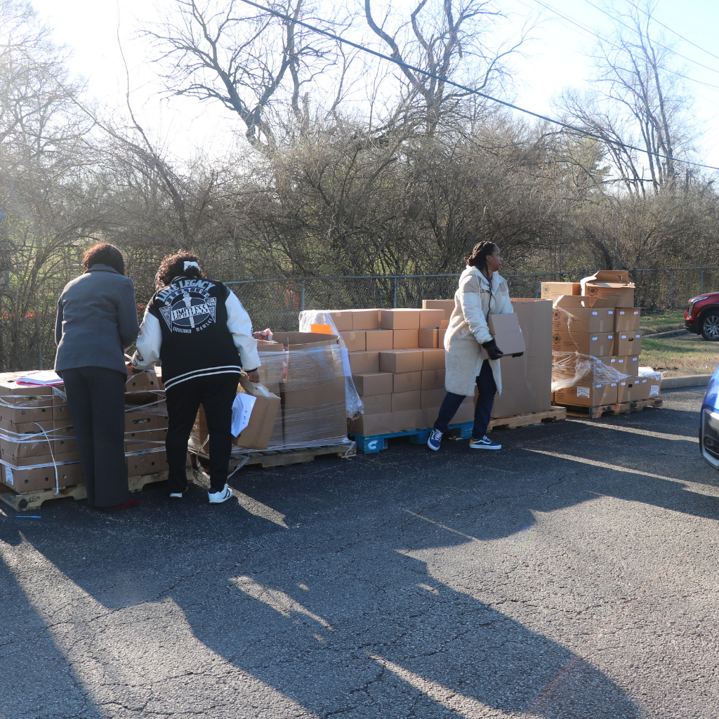 Gibson Elementary School staff distribute food to RGSD community. 
