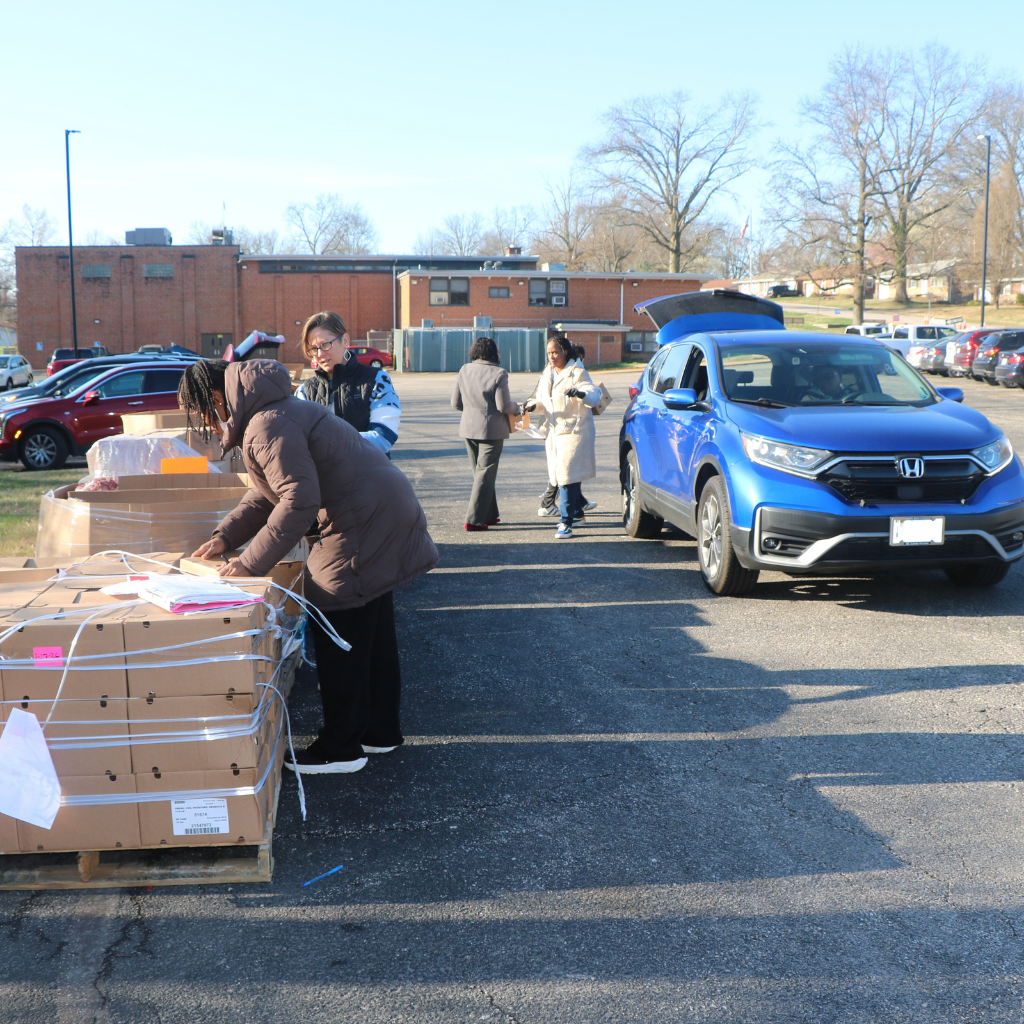 Gibson Elementary School staff distribute food to RGSD community. 