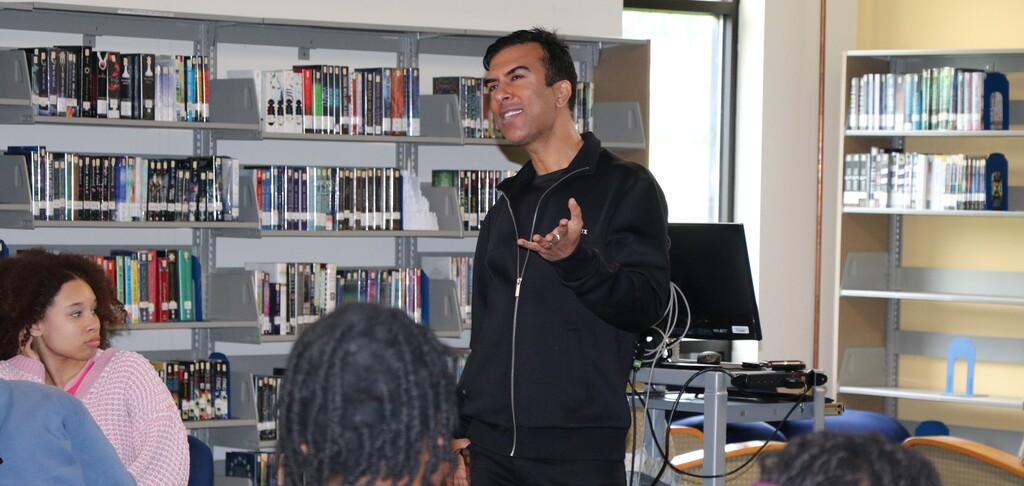 RGHS welcomed author Soman Chainani for his 'Young World' book tour. The author signed copies of his book and gave them away to RGHS scholars. The  harrowing story takes place in St. Louis, MO!