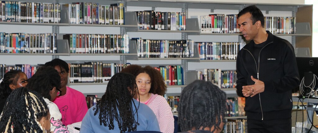 RGHS welcomed author Soman Chainani for his 'Young World' book tour. The author signed copies of his book and gave them away to RGHS scholars. The  harrowing story takes place in St. Louis, MO!